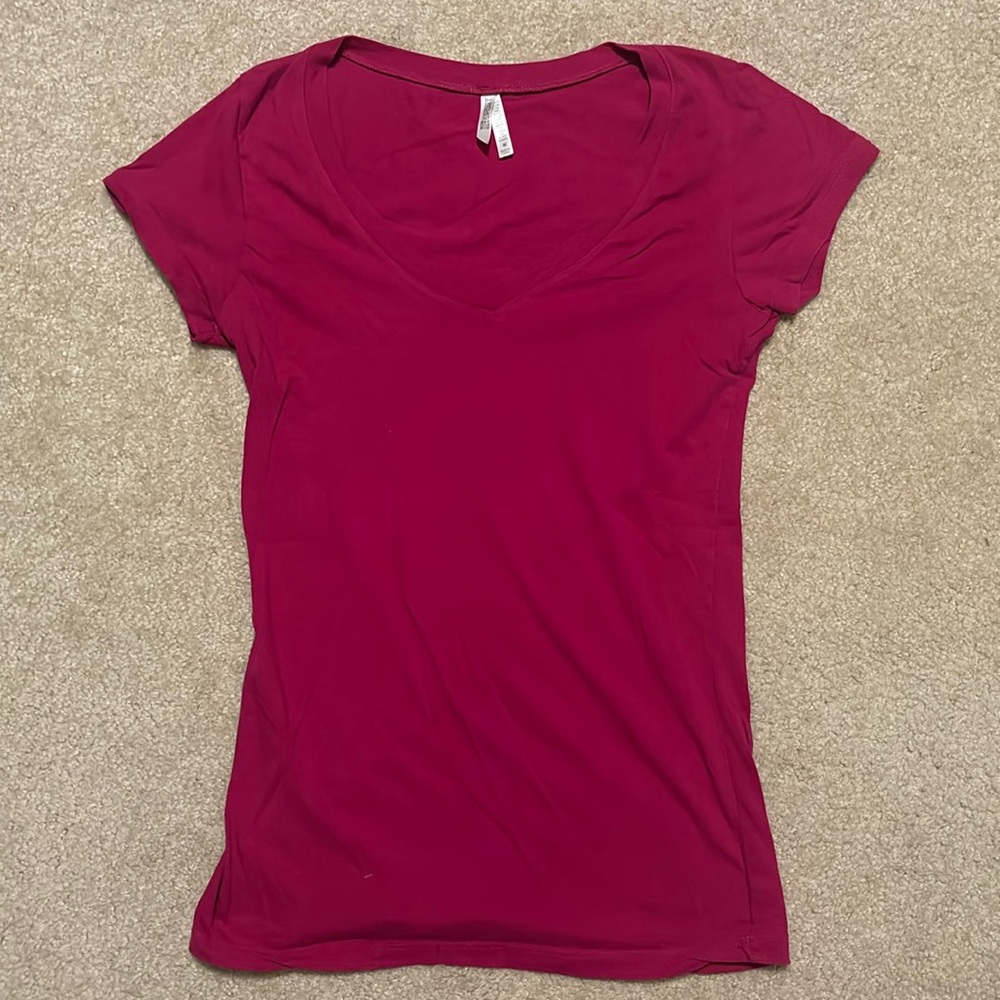 DNA Sport Women’s V Neck T-Shirt, Great Condition! Size Medium